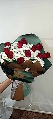 10 ad. kırmızı gül papatya buketii