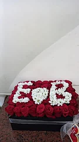 kutuda 50 adet gül & papatya