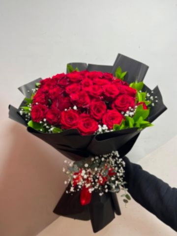 35 adet kırmızı gül