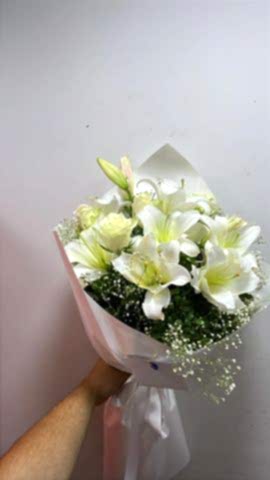 LİLYUMLU GÜLLÜ BUKET