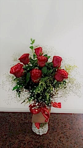 cam vazo icinde 7 ad. gül