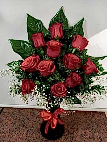 11 güllü aranjman cam fanus içinde