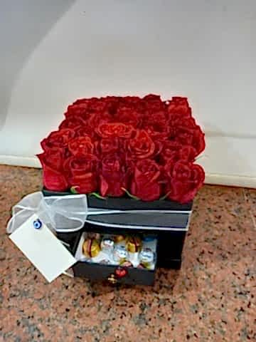 kutu gül 25 adet & çikolata