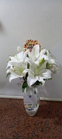 cam içinde lilyum aranjmanı